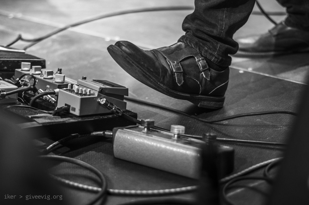 Fotografía de los pedales de la guitarra